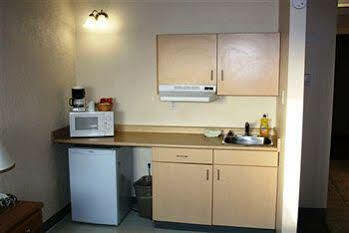 Bcm Mcmurray - Downtown Motel 3*